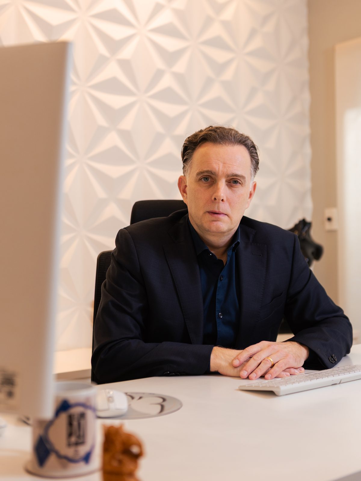 Dr. Sergio Fabris em sua clínica